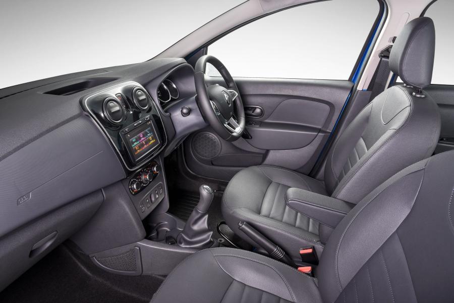 Интерьер Renault Sandero Stepway Plus 2018 года  (ZA) (фото 18 из 19)